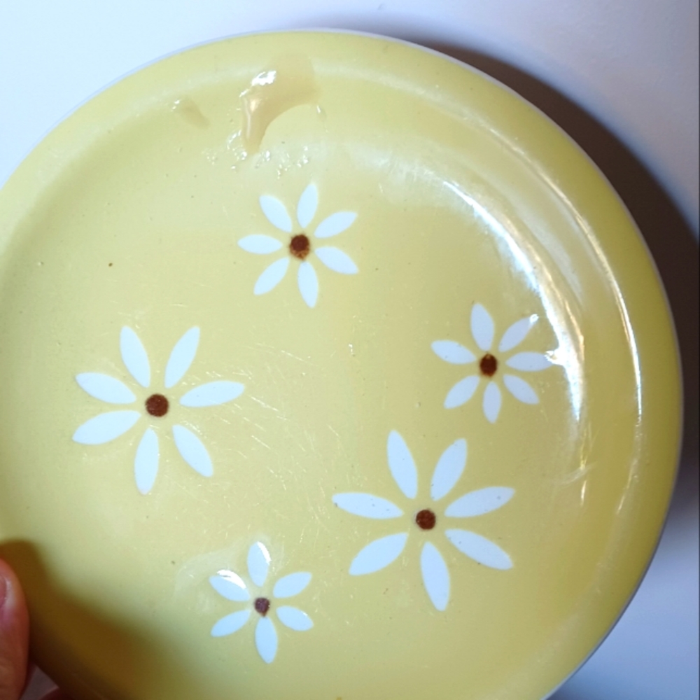 ISO Harkerware Yellow Daisy Plates and Bowls